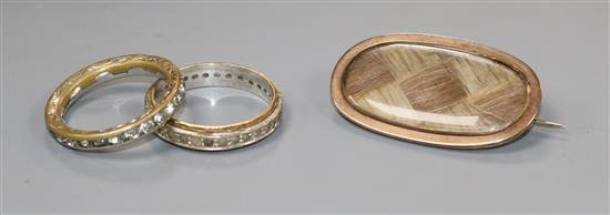 A George III yellow metal oval mourning brooch and two rings including 9ct.